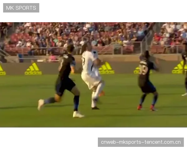 MLS洛杉矶银河边路推进频繁打穿，节奏明显上扬